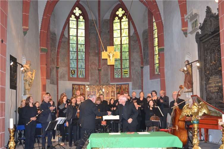 Die Hände reichen sich (von links) Werner Ciba und Johannes Geffert nach diesem meisterlichen Konzert.  Foto: Eberhard Thomas Müller