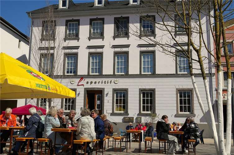 Die Häuser rund um den Marktplatz bilden ein Ensemble aus der Zeit der Stadtgründung im Barock.
