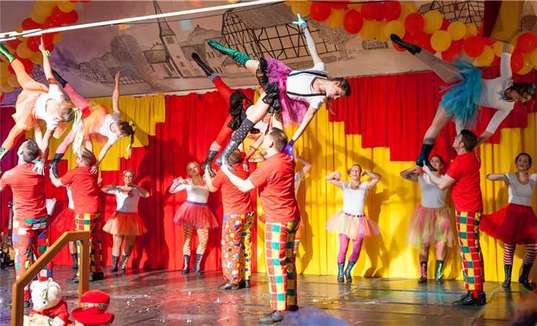 Die Hafengarde aus Oberwinter begeisterte die leider nur wenigen Zuschauer im Henseler Hof bei der Weiberdonnerstags-Sitzung der KG Rot-Gold Niederbachem.Jost