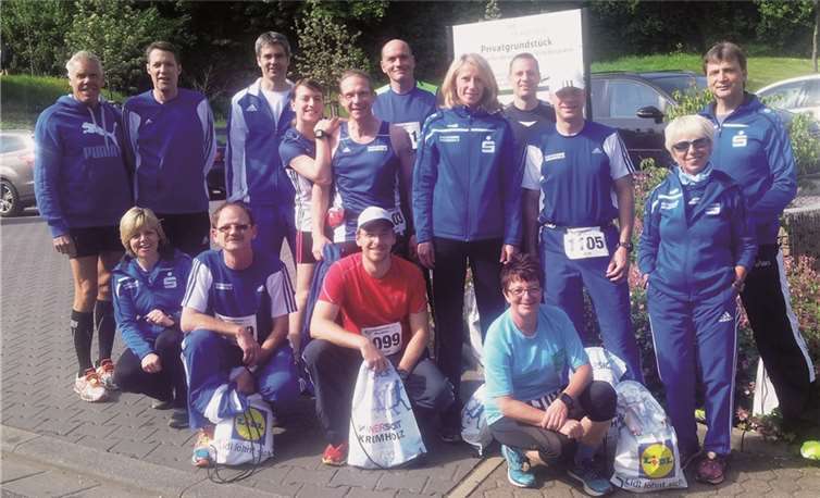 Die Halbmarathonis vor dem Start in Boppard. privat