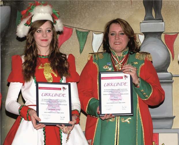 Die Halsorden der AKK gingen an Jasmin Litz (Tänzerin KKG), Petra Litz (Beisitzerin im Vorstand der KKG). (v.l.)
