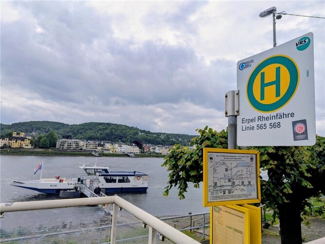 Die Haltestelle „Rheinfähre“ des Schienenersatzverkehrs der Linien RE 8 und RE 8X im rechtsrheinischen Erpel wird wie die reguläre Haltestelle „Erpel Rheinfähre“ in unmittelbarer Nähe zur Fähre „Nixe“ liegen.