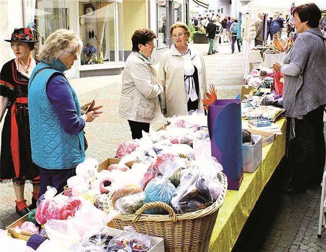 Die Handarbeits- und Kreativgruppe informierte über die Angebote des „Linzer Salons“. DL