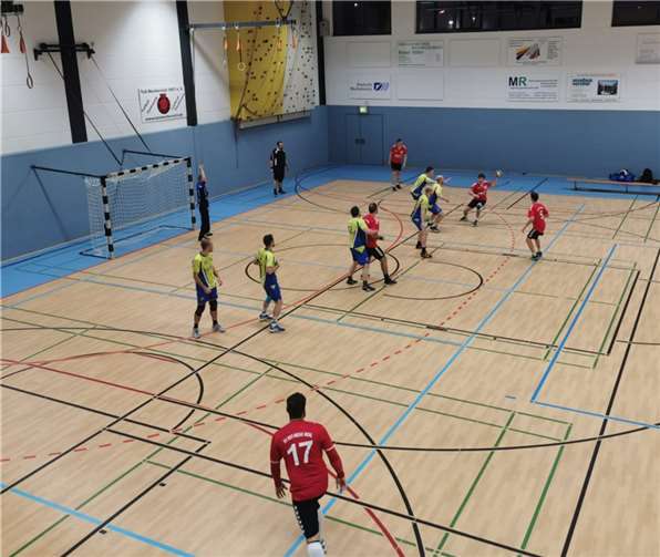 Die Handball-Herrenmannschaft des SV Rot-Weiß Merl reiste zum Spiel gegen den TSV Feytal. Foto: privat