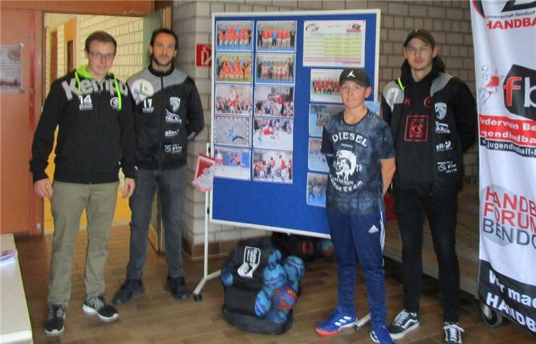 Die Handballabteilung stellte sich beim Schulfest vor. privat