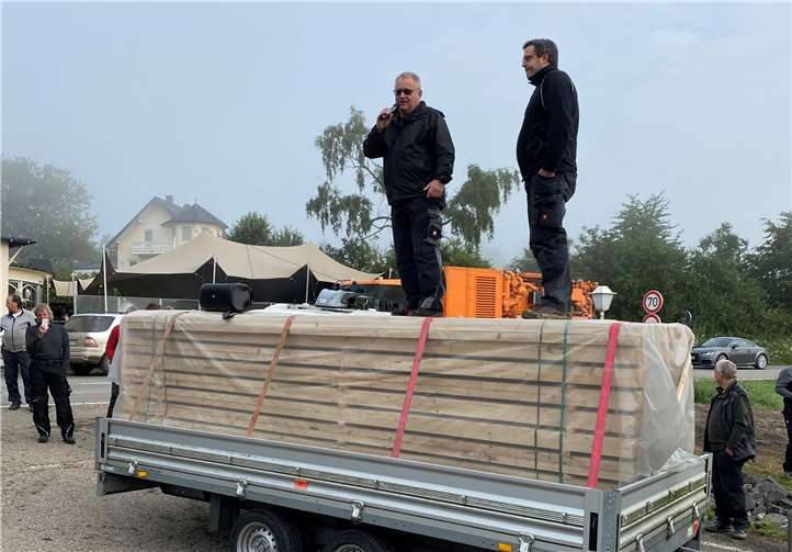 Die Handwerker kamen aus ganz Deutschland ins Ahrtal.