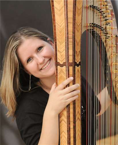 Die Harfenistin Bernadette Baas. privat