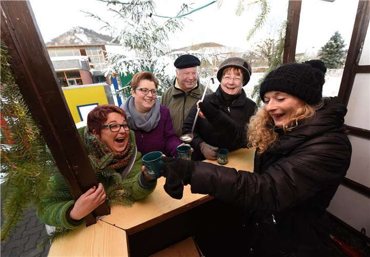 Die Hartgesottenen blieben draußen im Schnee.