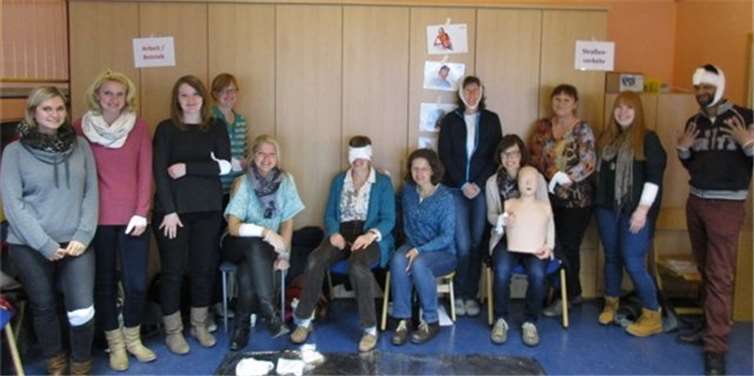 Die Haupt- und ehrenamtliche Erzieher/Innen und Sozialarbeiter/Innen bekamen bei der Erste-Hilfe-Fortbildung einige hilfreiche Informationen. privat