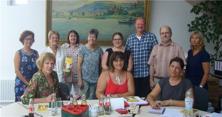 Die Hauptamtlichen vom Runden Tisch lobten Anne Dommershausen (zweite von links stehend) für Ihre anschauliche Präsentation. Auch so können Bürger Leben und Älterwerden in Remagen mitgestalten.Foto: privat