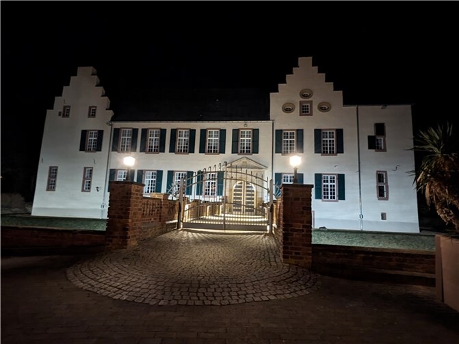 Die Hauptburg abendlich beleuchtet. Fotos: KS