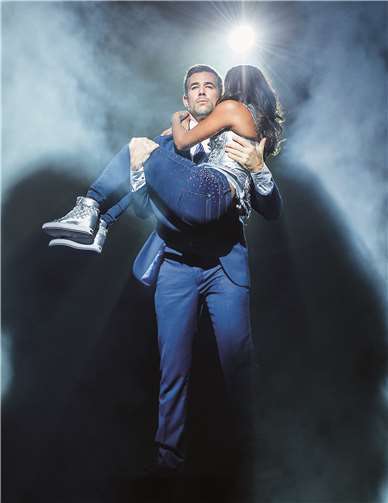 Die Hauptdarsteller Aisata Blackman und Jo Weil. Foto: vbw-deen-van-meer