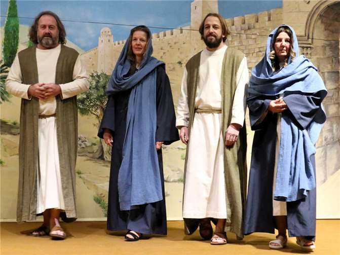 Die Hauptdarsteller der Riedener Passionsspiele. Foto: Julia Fröder / Bistum Trier