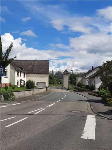 Die Hauptstraße (L314) wird während der Sommerferien zwischen Kleinholbach und Girod für den Fahrzeugverkehr gesperrt. Betroffen ist auch die Unterführung der Autobahn A3 zwischen beiden Ortsteilen.  Foto: VG Montabaur / Frank Bartels