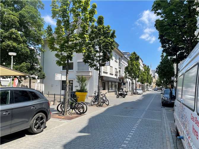 Die Hauptstraße in Bad Neuenahr.  Foto: ROB