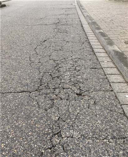 Die Hauptstraße in Urmitz zeigt große Schäden.CDU Urmitz