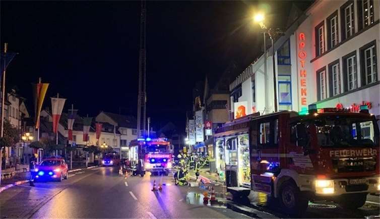 Die Hauptstraße musste während diesem Übungseinsatz halbseitig gesperrt werden.