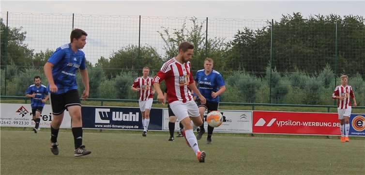 Die Hausherren des SV Kripp empfingen die Gäste von der SG Ahrtal auf heimischem Kunstrasen.