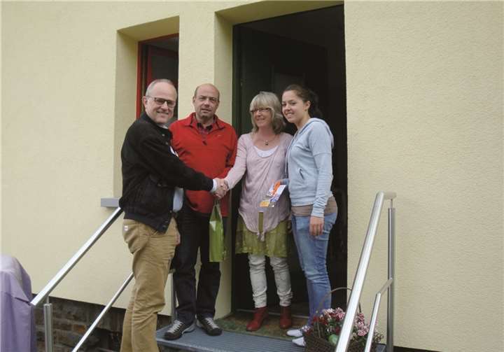 Die Haustür von Familie Thelen in Scheuren war die 1000., an der der CDU-Stadtbürgermeisterkandidat für Unkel, Alfons Mußhoff, im Rahmen seiner Wahlkamptour durch die Gemeinde bisher läutete. privat