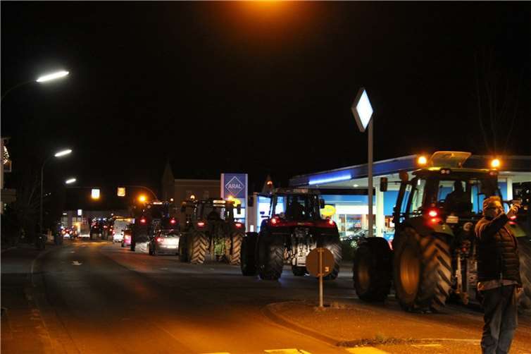 Proteste der Bauern in der Region: Droht am Montag ein Verkehrschaos? Die Heerstraße in Ahrweiler bei einer Demo am 28. Dezember. Foto: GS/Archiv