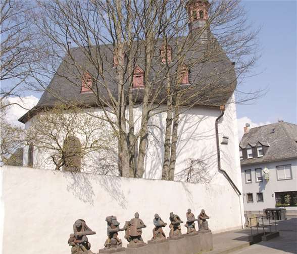 Die Heilig-Geist-Kapelle mit den „Sieben Schwaben“ im Vordergrund. Laura Bach