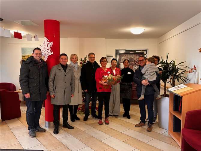 Die Heiligabendaktion der CDU Meckenheim - hier zu Besuch im Johanniter-Stift - hat lange Tradition.  Foto:privat