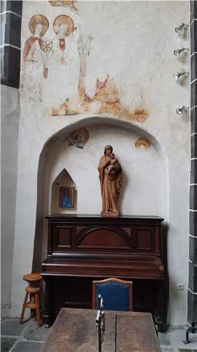 Die Heiligenfigur in der Kapelle.