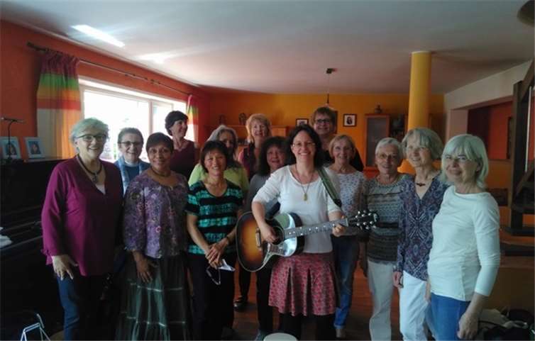 Die „Heilsamen Lieder“ wurden derart begeistert aufgenommen, dass sich mittlerweile schon zwei Singkreise – in Bad Bodendorf und Kripp – zusammengefunden haben.  privat