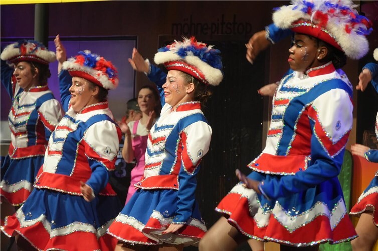 Die Heimbach-Weiser Funkenmariechen sind im Dörfje eine Institution.