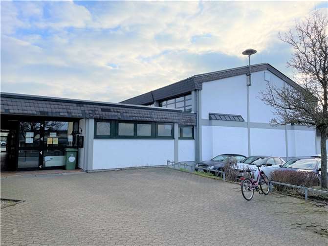 Die Heizungs- und Lüftungsanlage in der Schulturnhalle Anhausen wird mit den Fördergeldern saniert. Fotos: VG R-W/H. Kurz