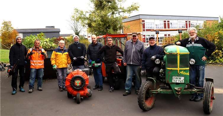Die Helfer aus dem Buchfinkenland freuten sich nach getaner Arbeit gemeinsam über einen gelungenen Arbeitseinsatz „Aktion Wühlmaus“ rund um das Horbacher Altenheim – und hoffen 2024 wieder auf mehr Teilnehmende.  Foto: Uli Schmidt