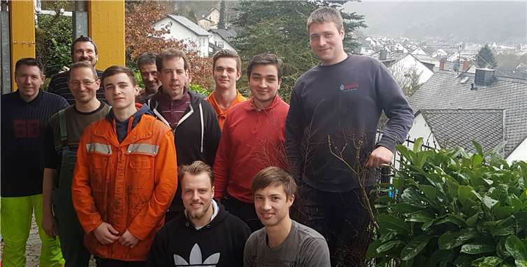 Die Helfer bei der diesjährigen Aktion, die alten Weihnachtsbäume einzusammeln.privat