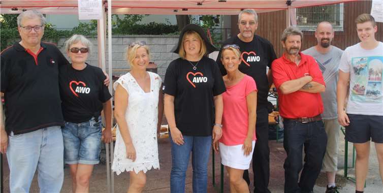 Die Helfer der AWO hatten alle Hände voll zu tun bei der Verpflegung.AWO