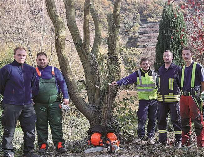 Die Helfer der Freiwilligen Feuerwehr Kobern-Gondorf nach der getaner Arbeit.Mathijs Langkemper