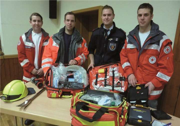 Die „Helfer vor Ort“ verfügen über einen Notfallrucksack mit Sauerstoff und sechs Notfalltaschen.  privat