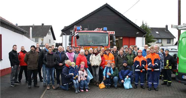 Die Helfer vor dem Feuerwehrgebäude.Foto: privat