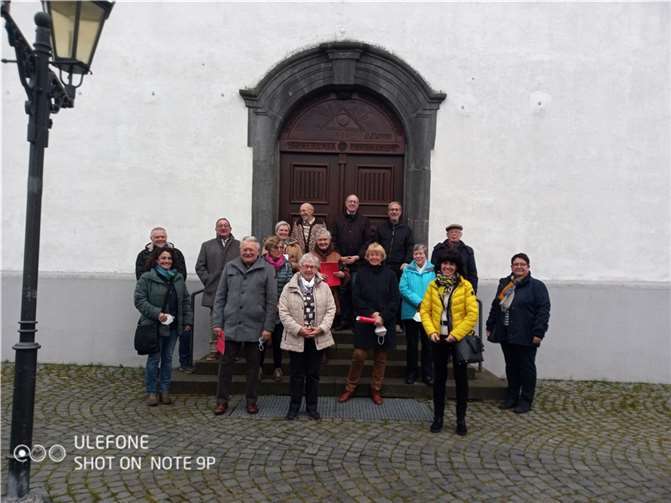 Die Helfer wurden mit der Ehrenurkunde des Diözesan-Caritasverbandes und der silbernen Ehrennadel ausgezeichnet.  Foto: privat