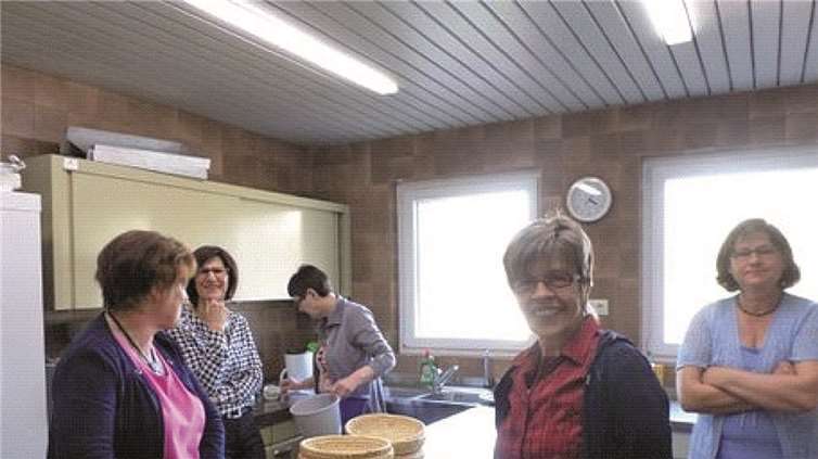 Die Helferschar ermöglichte den Senioren einen gemütlichen Nachmittag.privat