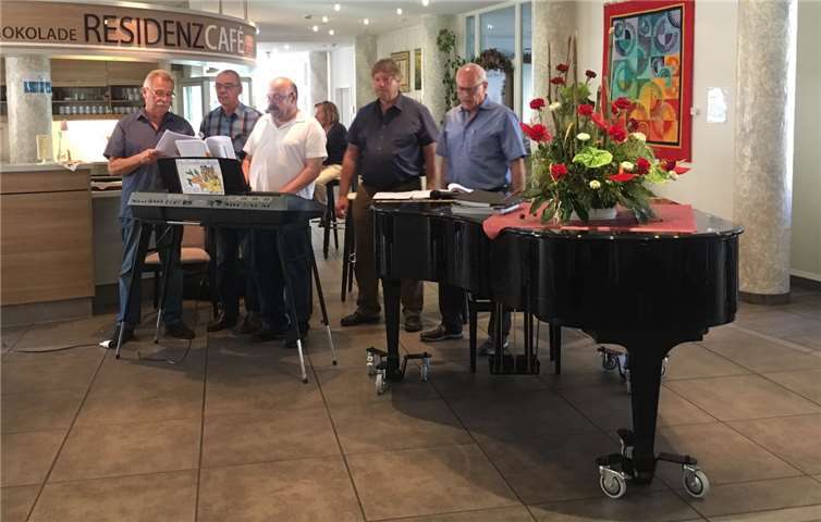 Die Hellenbacher Jonge im Curanum Remagen.privat