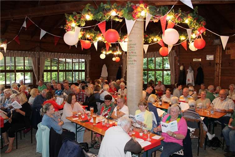 Die Hemmessener Hütte war zum offenen Singen des MFC Bad Neuenahr bis auf den letzten Platz gefüllt.