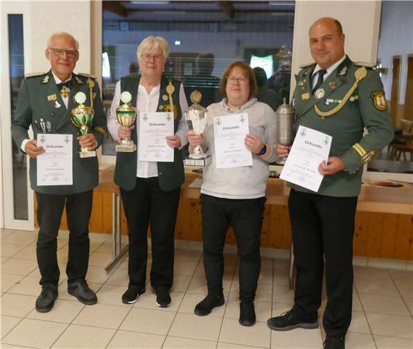 Die Herbstabschlussmeister 2024 (v.l.) Ulrich Eckhard, Renate und Bianca Osiecki und Christoph Nolden. Fotos: Ulrich Eckhard