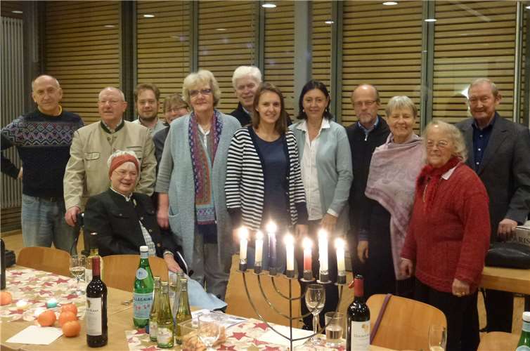 Die Herkunft des „Weihnucca“-Festes erkundeten die Mitglieder des Freundschaftskreises Dimona-Andernach.privat