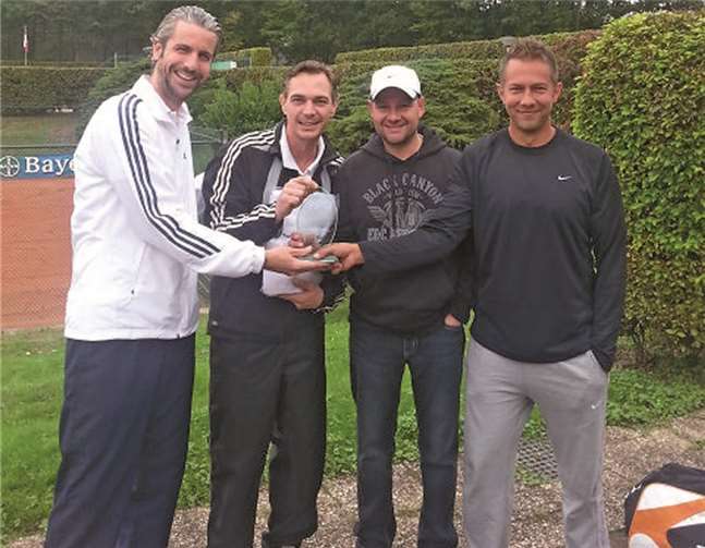 Die Herren 30 sind TVM-Cup-Sieger, v.li. Felix von Hagen, Tobias Kühr, Thorsten Kerzmann und Marcus Luhmer. privat