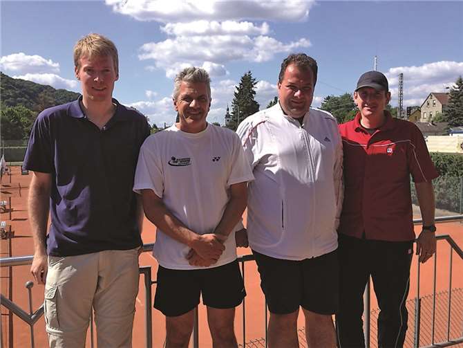Die Herren 30 (von links Florian Bagus, Andreas Jakobs, Christoph Weber und Andre Pohl stehen auf dem zweiten Tabellenplatz.