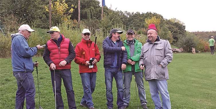 Die Herren 50 plus amüsierten sich auf der Swingolf-Anlage in Niederdürenbach.privat