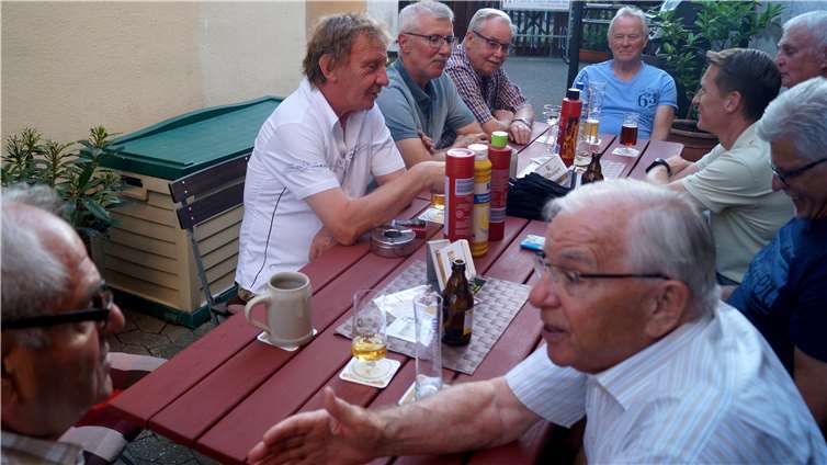 Die Herren der „Nachbarn von der Dahr“ verbrachten einen gemütlichen Abend. Foto: privat