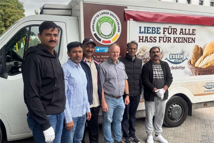 Mehr als Essen - ein Zeichen der Nächstenliebe  Die Herrenorganisation der Majlis Ansarullah Neuwied hat an bedürftige Menschen warme Mahlzeiten verteilt. Foto: privat