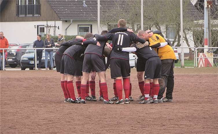 Die Herthaner motivieren sich vor Spielbeginn.privat