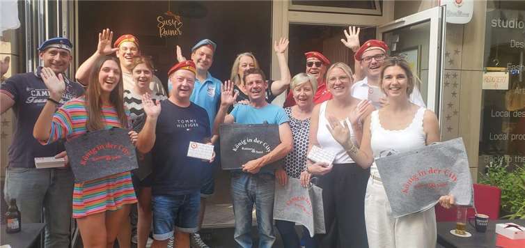 Die Herzen schlugen auch höher als Susi und Rainer bei der passierten Spendenübergabe eine Gesamtsumme von 3330 Euro präsentieren konnten. Foto: privat