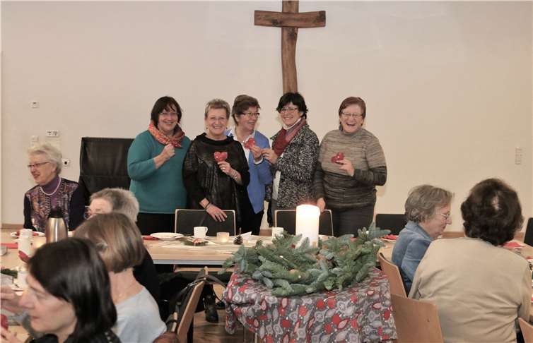 Die Herzlichkeit der kfd-Frauen sprang auf alle im Pfarrheim über. privat